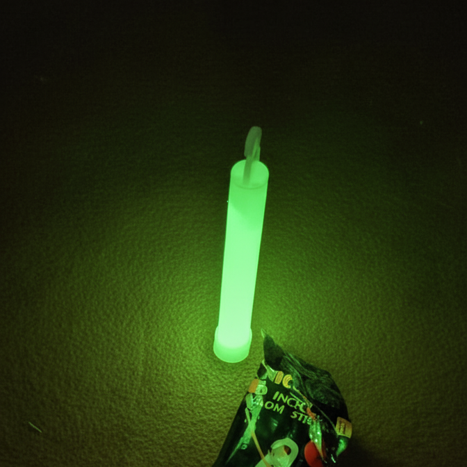NiceGlow 6 Inch Glow Sticks – Party & Festival Light Sticks